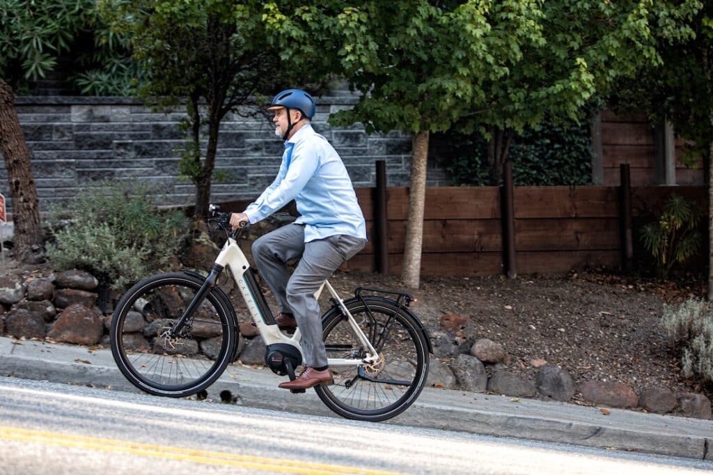 velo-electrique-gazelle-ultimate-dumoulin-bicyclettes-montreal-quebec-canada_2 – grande taille