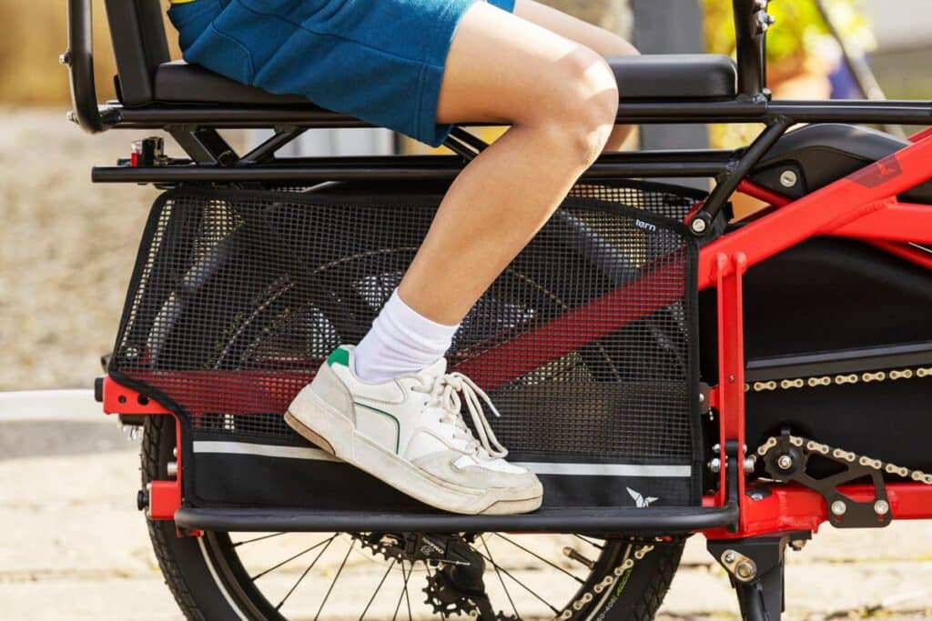 Découvrez le Tern Quick Haul Long : un vélo cargo familial électrique.