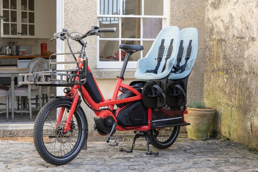 Découvrez le Tern Quick Haul Long : un vélo cargo familial électrique.