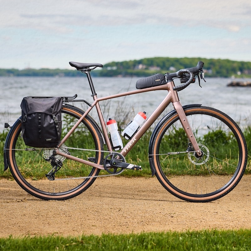 le trek checkpoint alr3 est un vélo de gravel polyvalent et abordable.